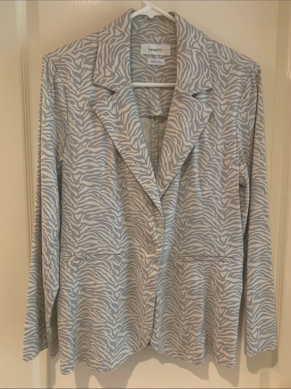 Level 99 Light Gray and White Zebra Print Blazer